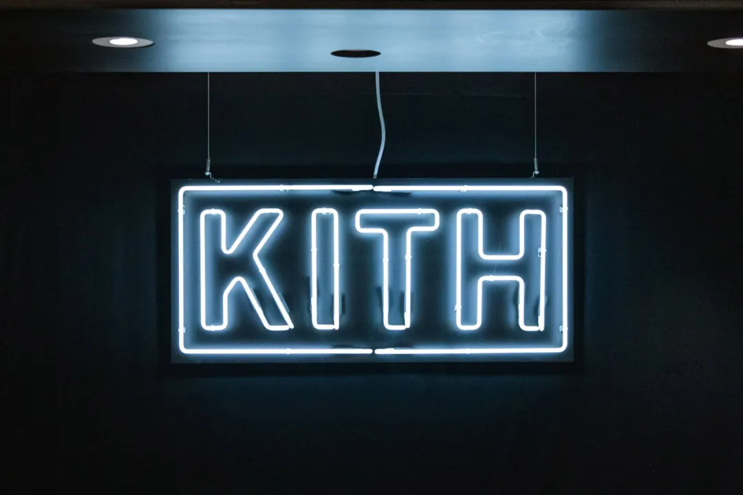 「Kith」蛇年限定系列大曝光，今天就开售了...