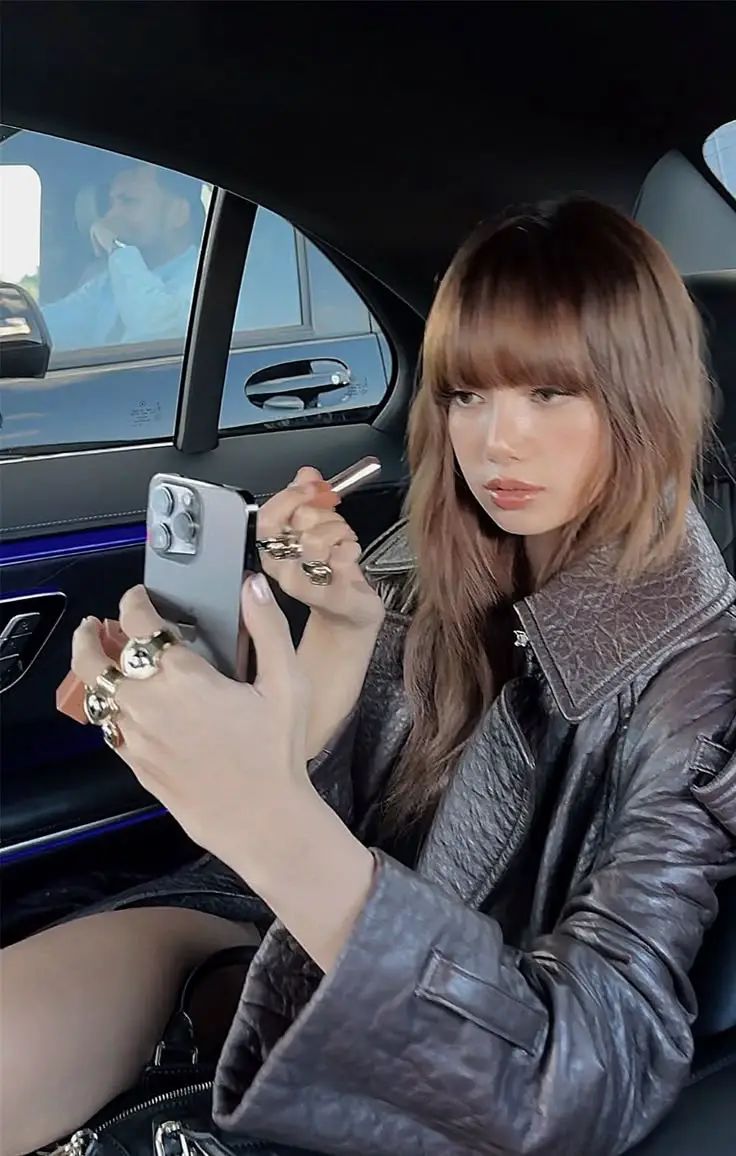 「Lisa」喜提法拉利SUV！K-Pop顶豪的豪车，终于数不过来了...