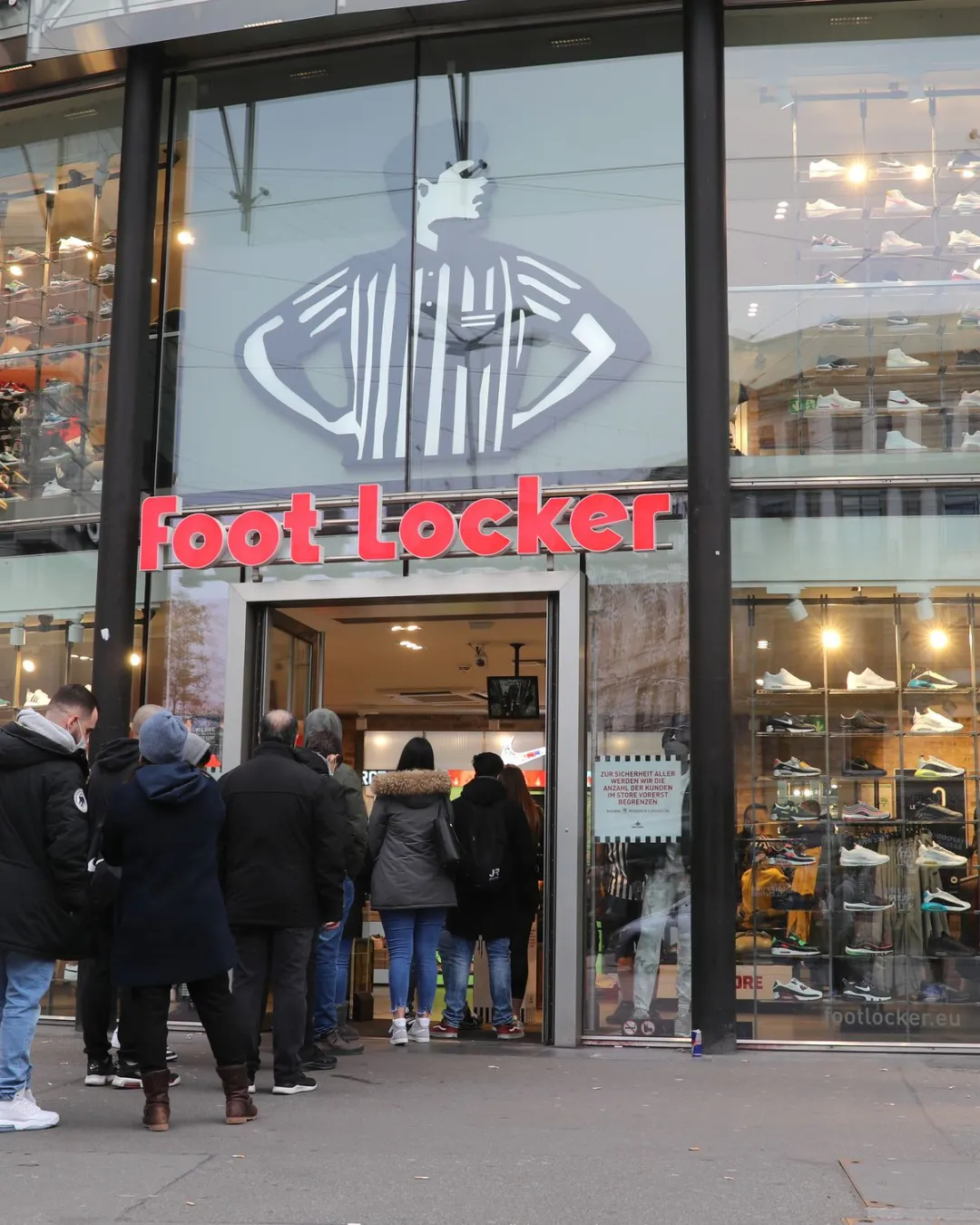 大规模倒闭！「Footlocker」将关闭400+门店...