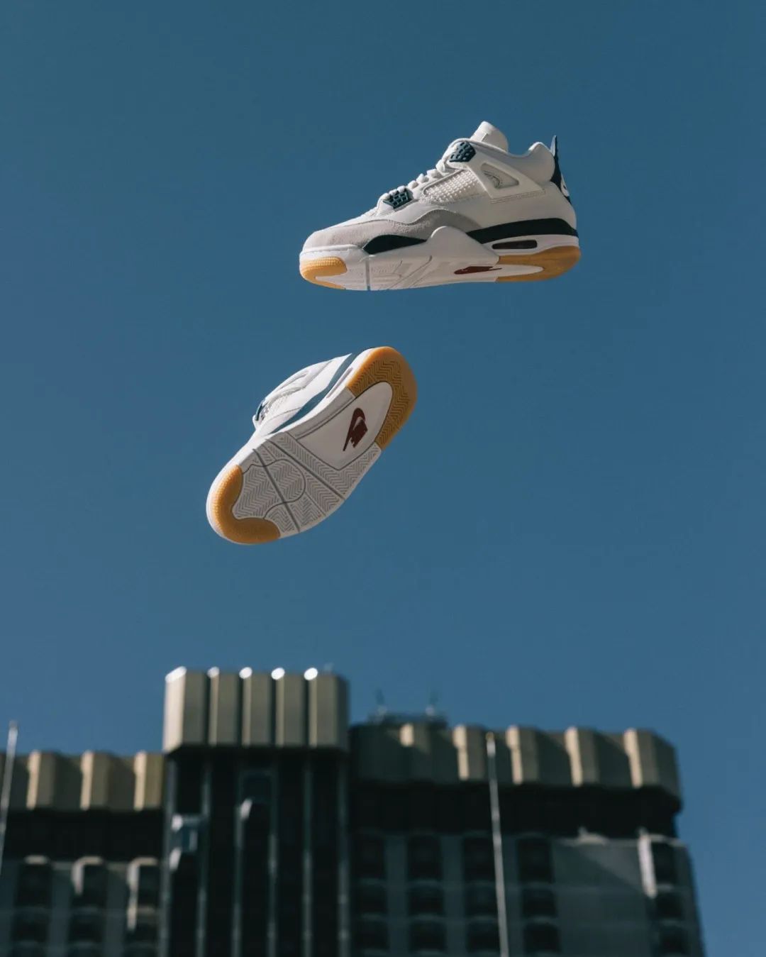 上百人排队！近亲结婚「耐克SB x AJ4」联名2.0提前发售了？？