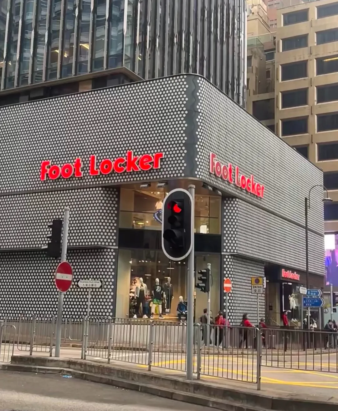 大规模倒闭！「Footlocker」将关闭400+门店...