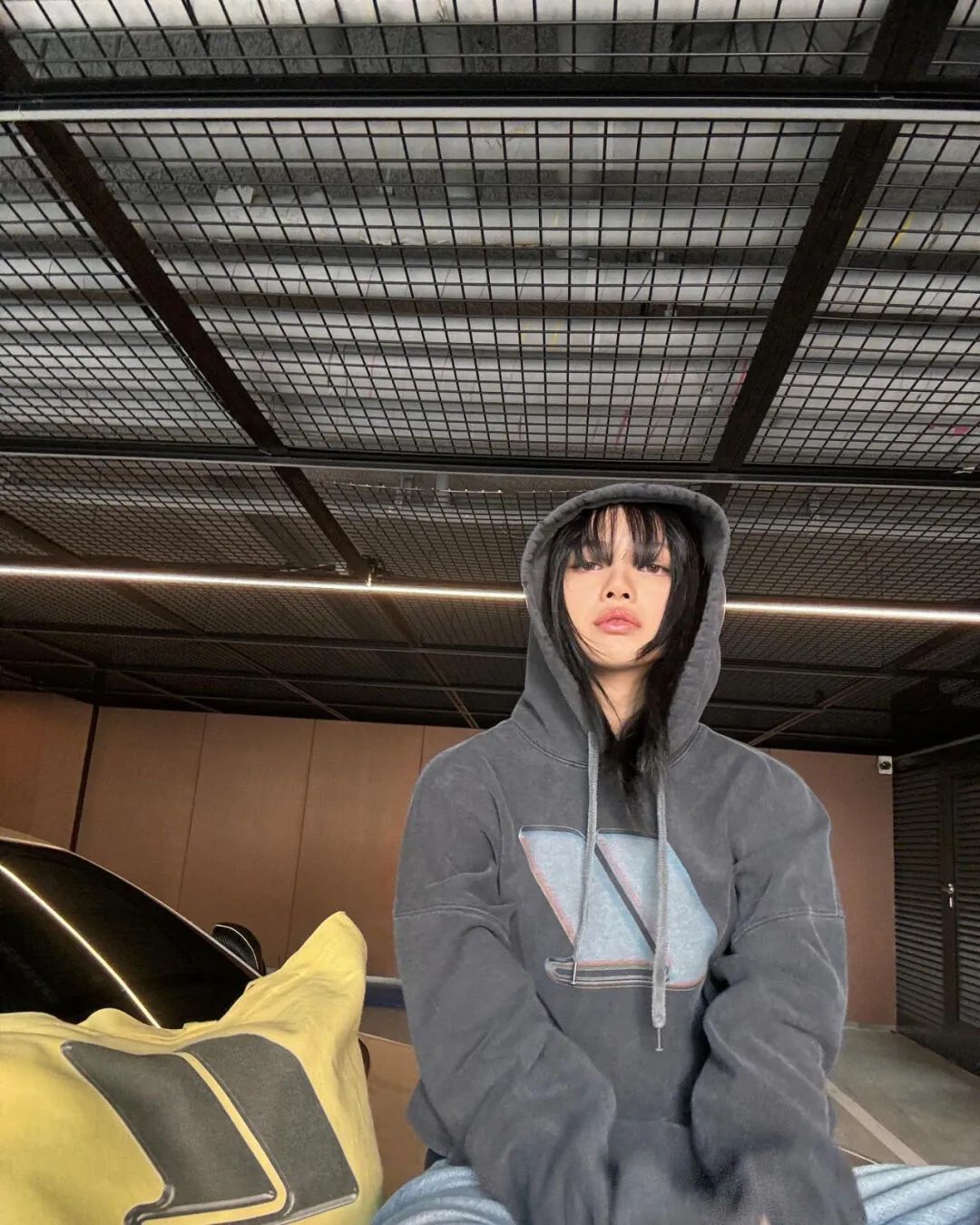 「Lisa」喜提法拉利SUV！K-Pop顶豪的豪车，终于数不过来了...