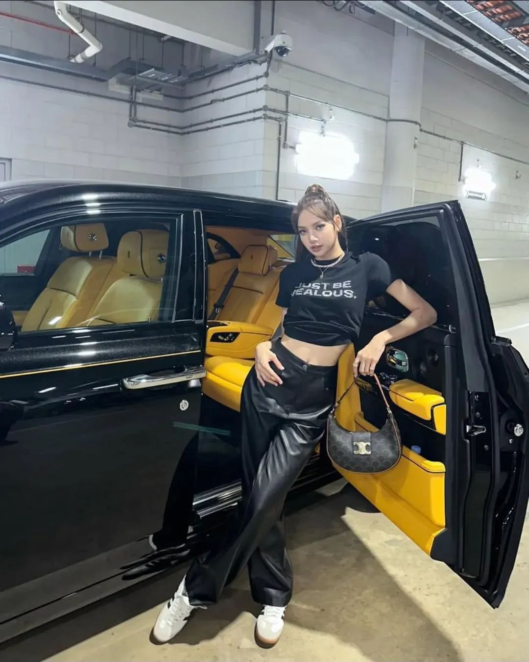 「Lisa」喜提法拉利SUV！K-Pop顶豪的豪车，终于数不过来了...