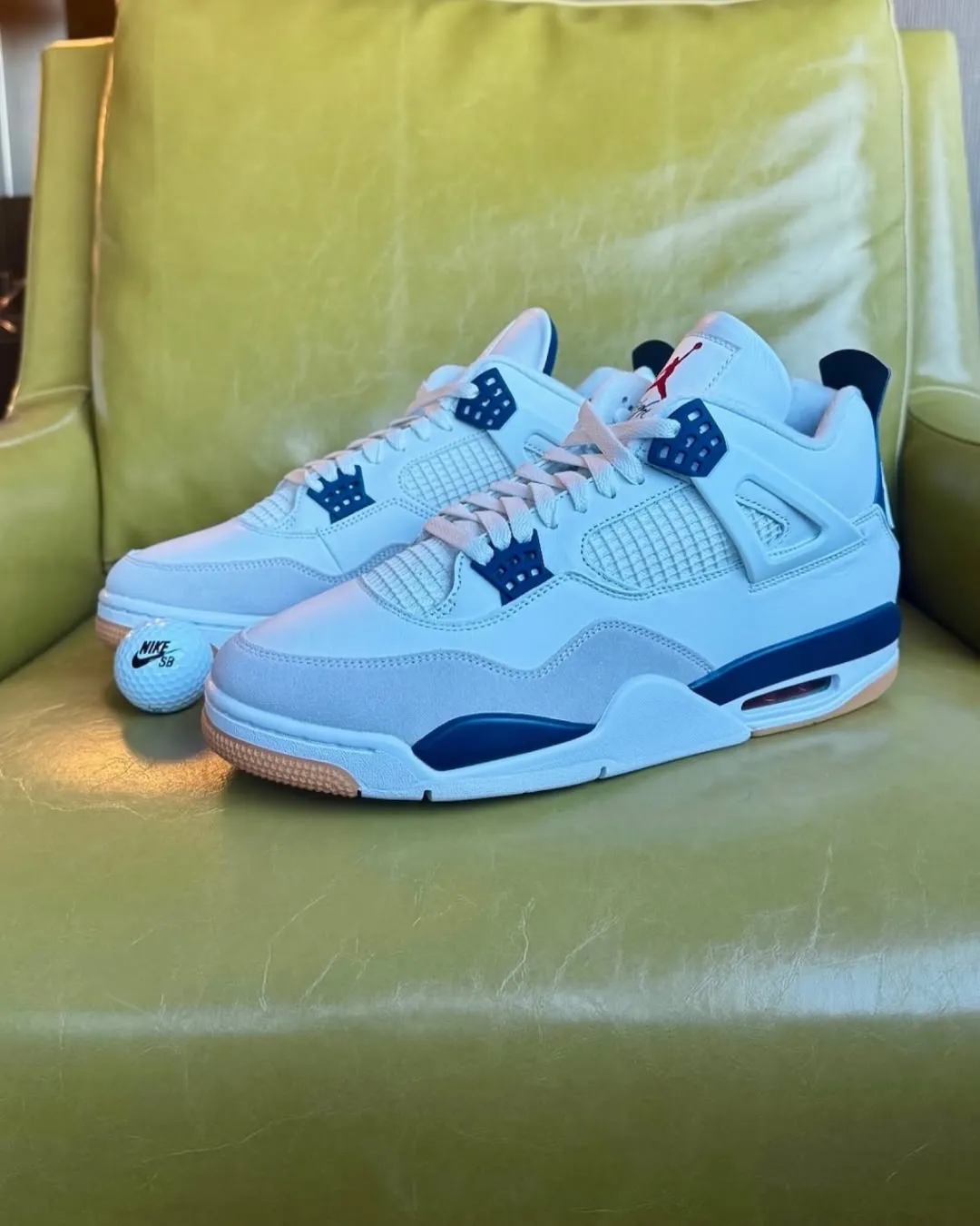 上百人排队！近亲结婚「耐克SB x AJ4」联名2.0提前发售了？？