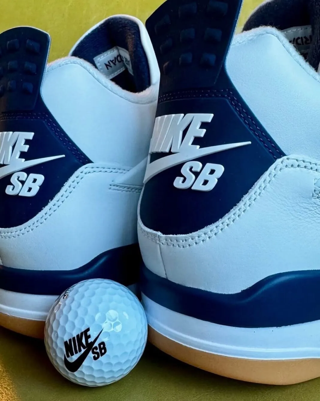 上百人排队！近亲结婚「耐克SB x AJ4」联名2.0提前发售了？？