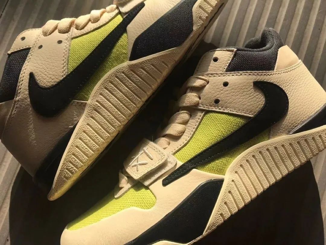 绿倒勾！蟑螂侠上上脚「Travis Scott x 耐克」看NBA，被保安ban了..