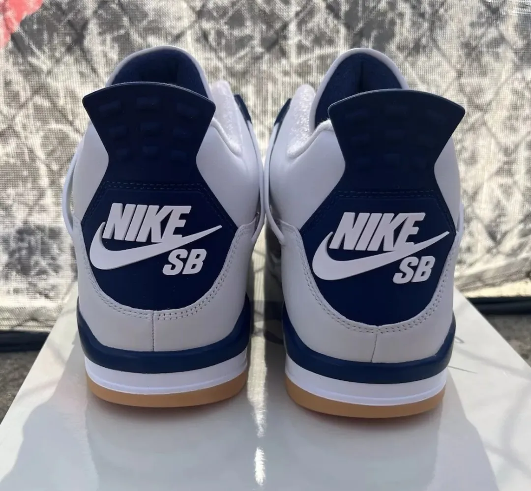 ⏱溢价3k+！「耐克SB x AJ4」2.0，定档发售了！-Supreme情报网