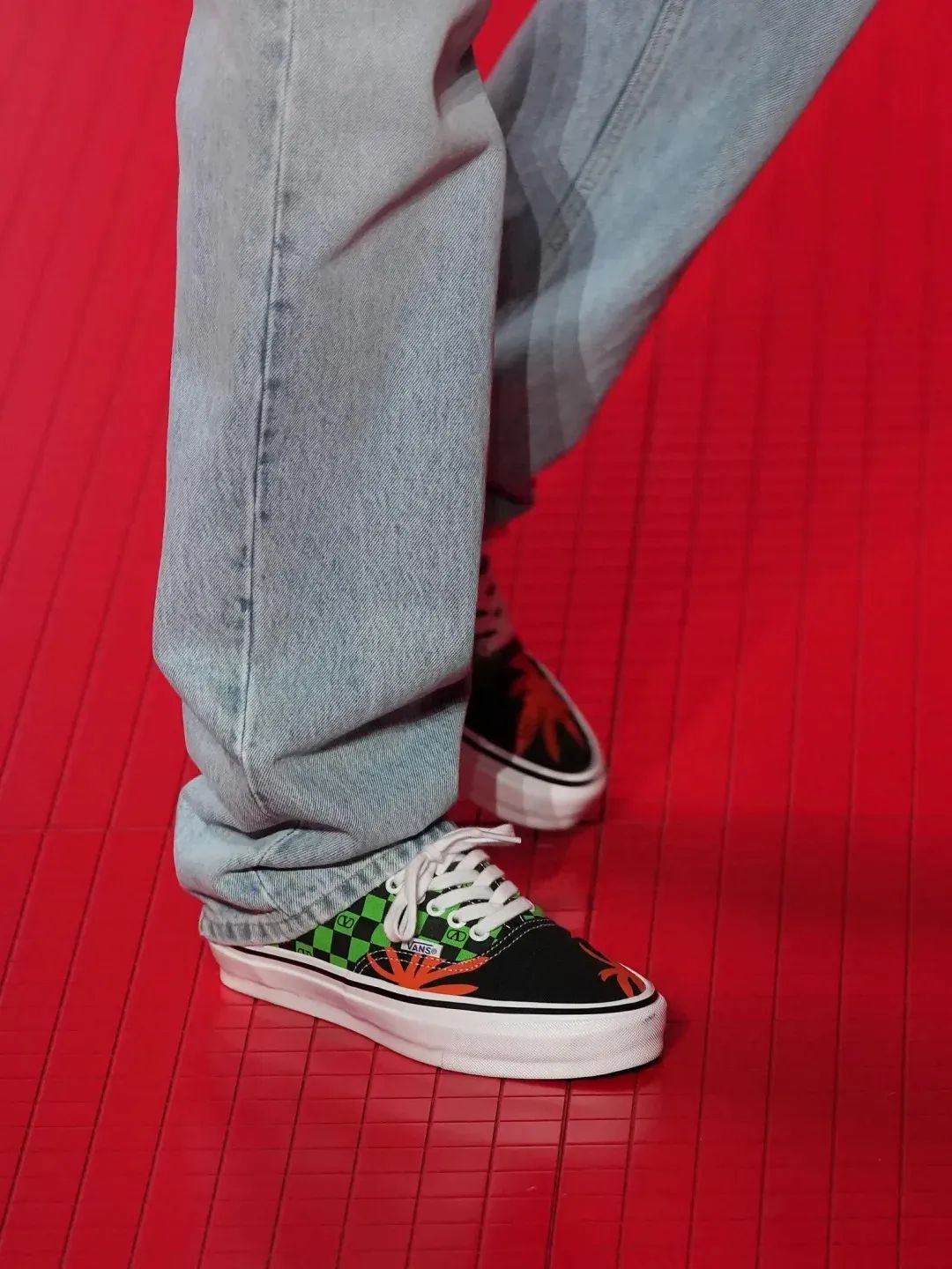 攻速鞋？「华伦天奴 x Vans」联名计划曝光，原价起飞啊....