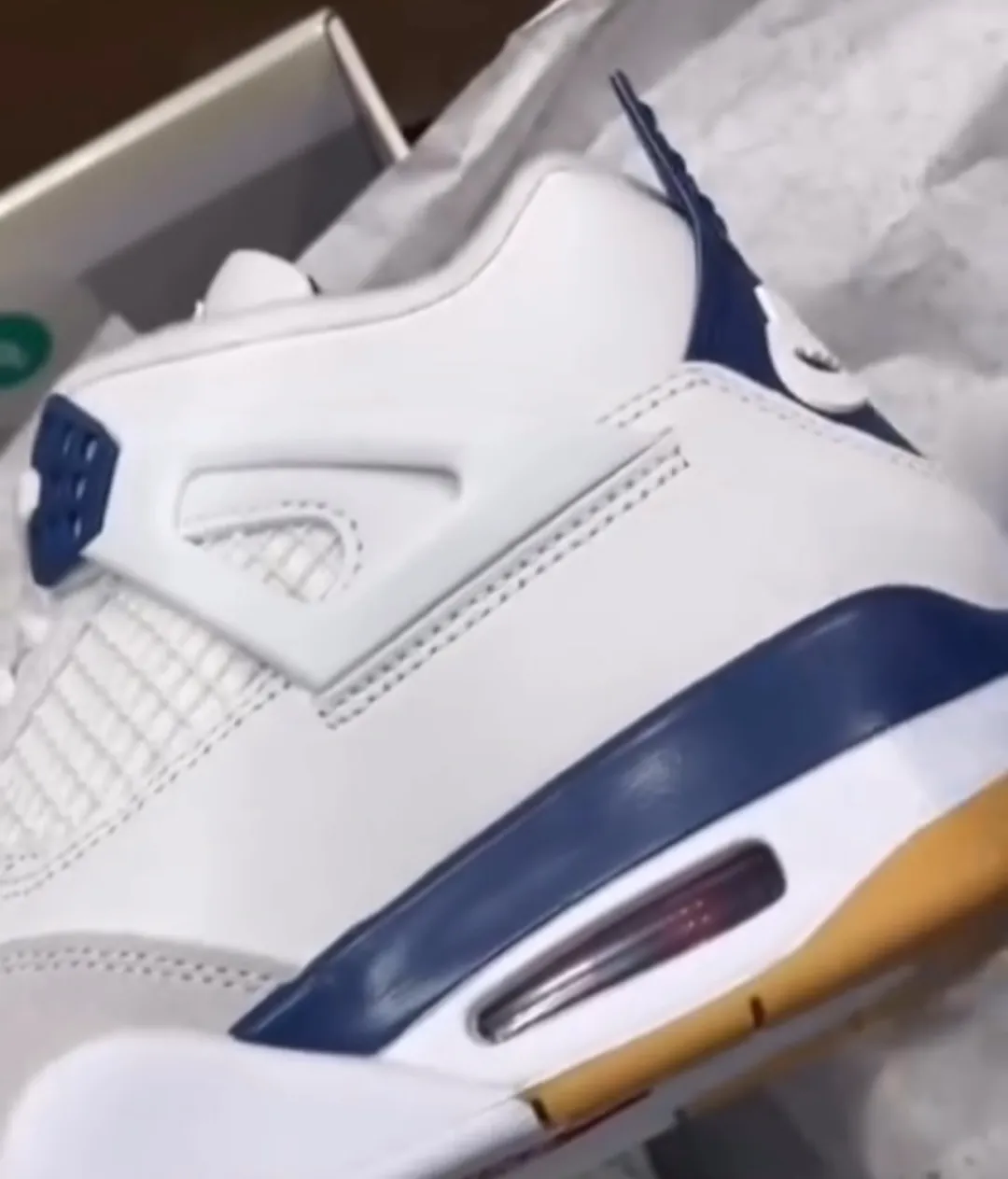 ⏱溢价3k+！「耐克SB x AJ4」2.0，定档发售了！-Supreme情报网