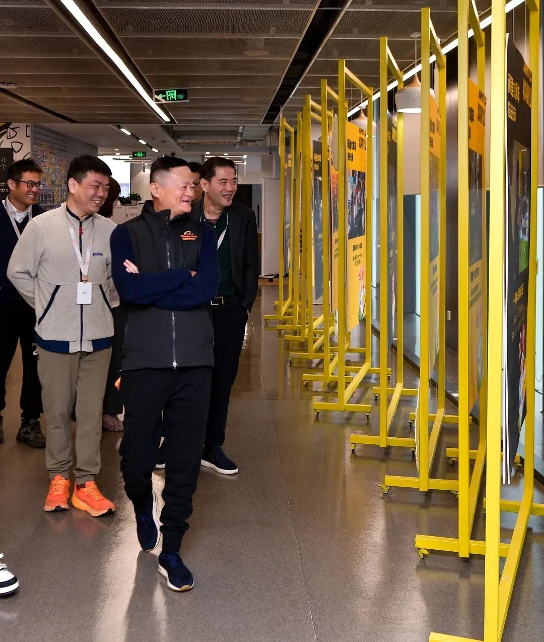 🤫「马云」也开始穿Loro Piana了，100%纯老钱风...-Supreme情报网