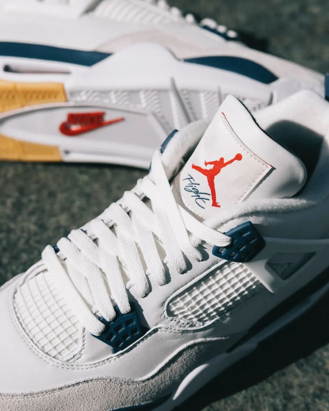 ⏱溢价3k+！「耐克SB x AJ4」2.0，定档发售了！-Supreme情报网