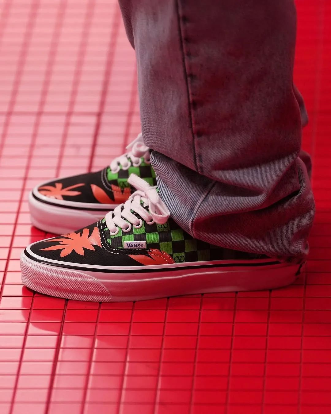 攻速鞋？「华伦天奴 x Vans」联名计划曝光，原价起飞啊....