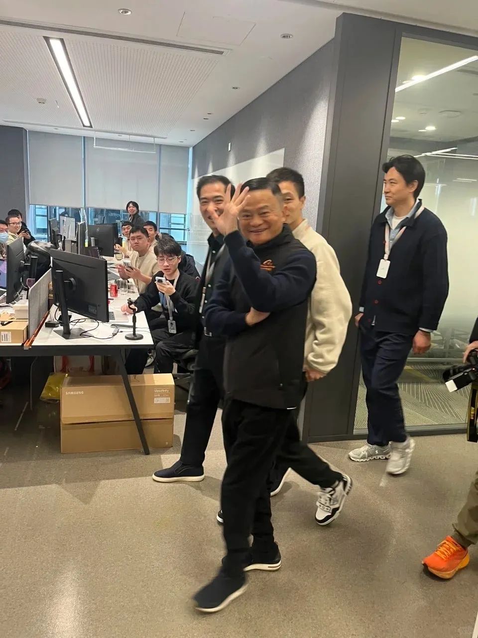 🤫「马云」也开始穿Loro Piana了，100%纯老钱风...-Supreme情报网