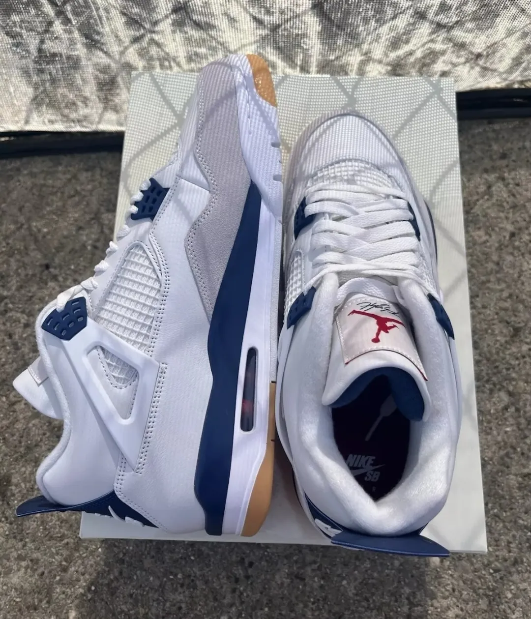 ⏱溢价3k+！「耐克SB x AJ4」2.0，定档发售了！-Supreme情报网