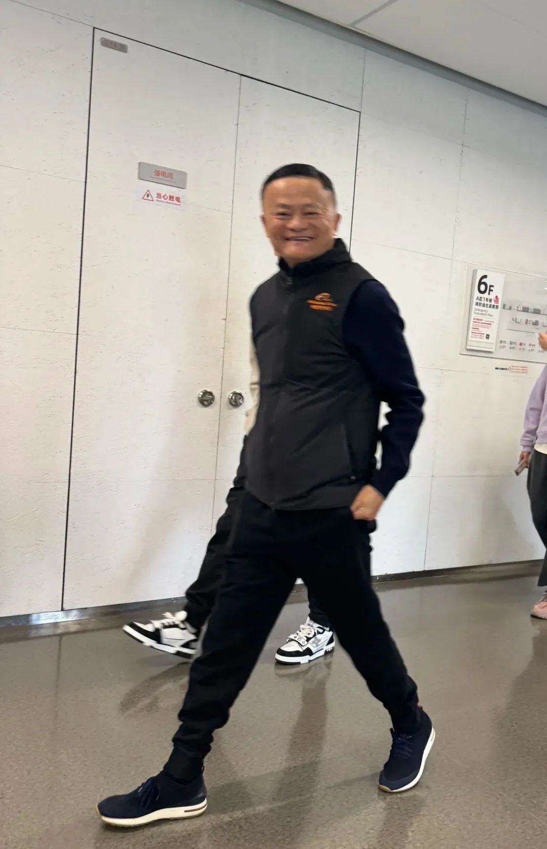 🤫「马云」也开始穿Loro Piana了，100%纯老钱风...-Supreme情报网