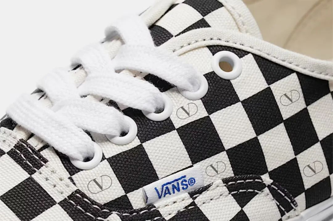 攻速鞋？「华伦天奴 x Vans」联名计划曝光，原价起飞啊....