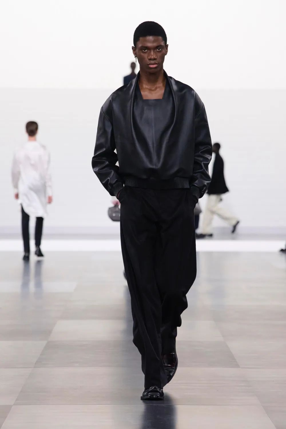 帅的！「周杰伦」抢先上身Dior秋冬系列，衣品开始暴躁...-Supreme情报网