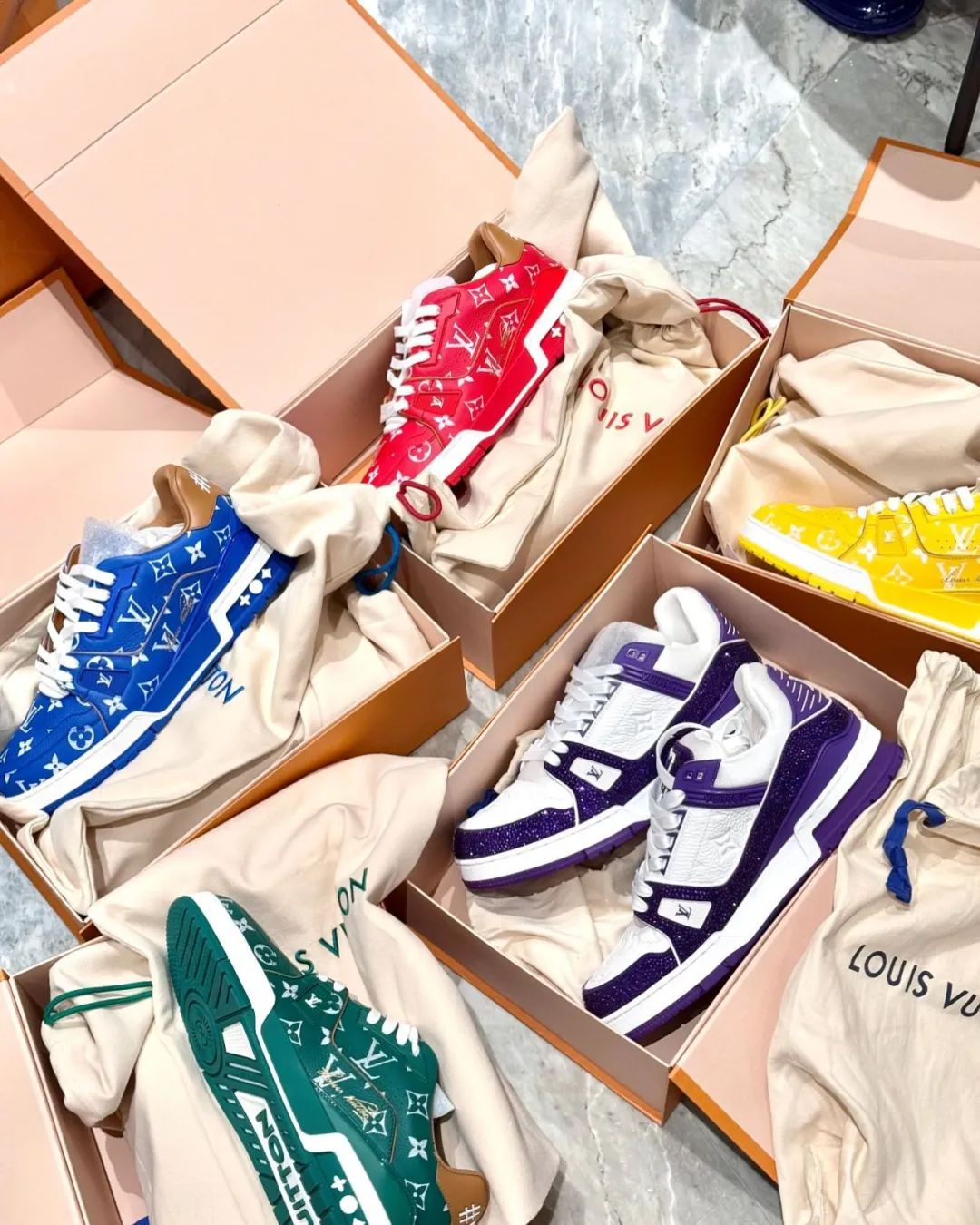 🥰高溢价！「LV Trainer」含金量还在上升...