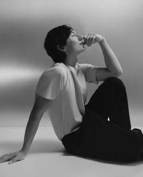 商鸟！「始祖鸟Veilance」2025年春夏型录曝光，铺货发售了！