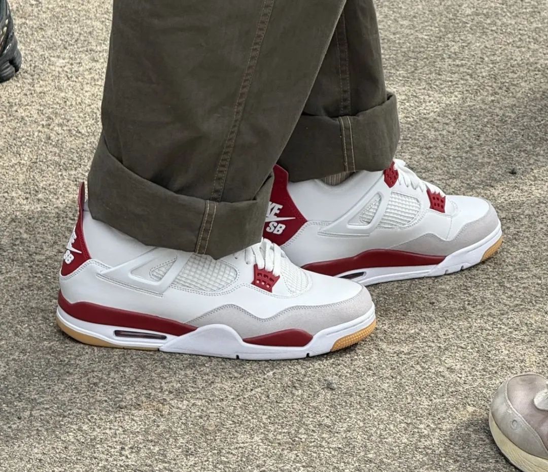 有人开价8w想买一双？「耐克SB x AJ4」白红配色，不市售了..-Supreme情报网