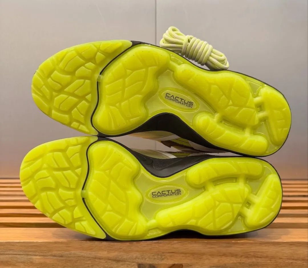 ⏱「绿倒勾」随时突袭!蟑螂侠开晒"TS x Nike"新联名,发售确认!-Supreme情报网
