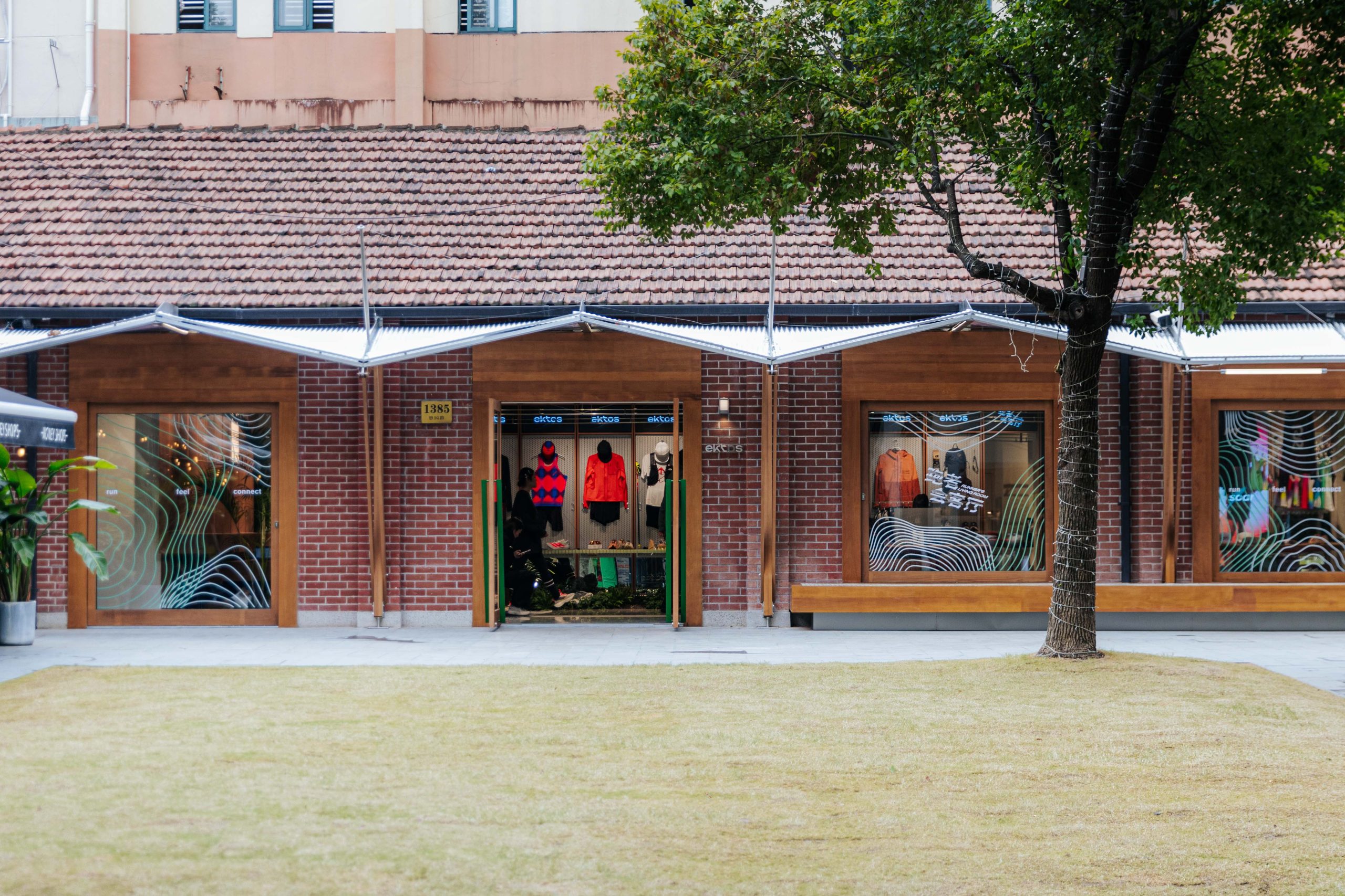 ektos 跑步概念集合店正式启幕-Supreme情报网