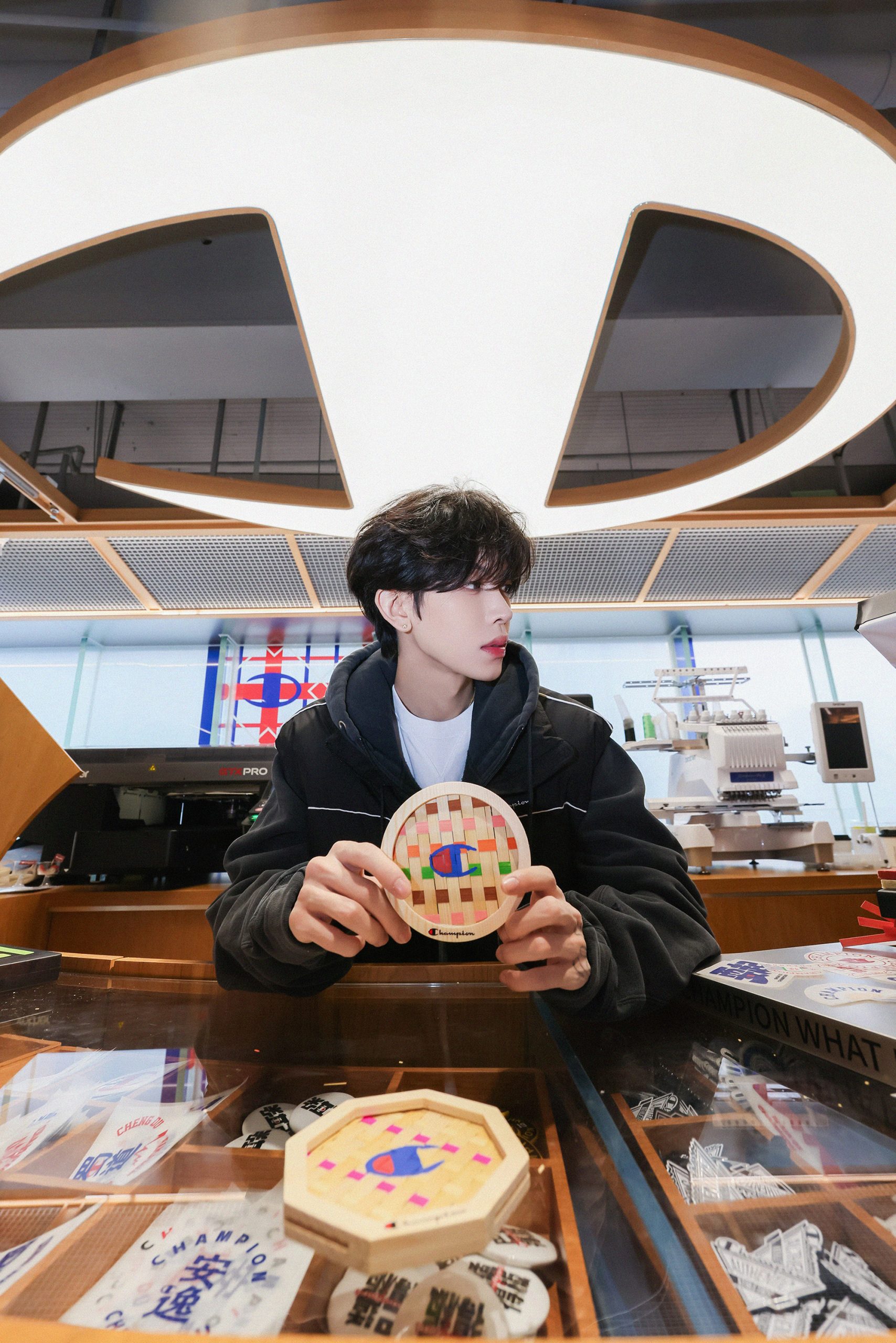 Champion成都盈嘉店旗舰店焕新启幕——见证「经典新编」-Supreme情报网