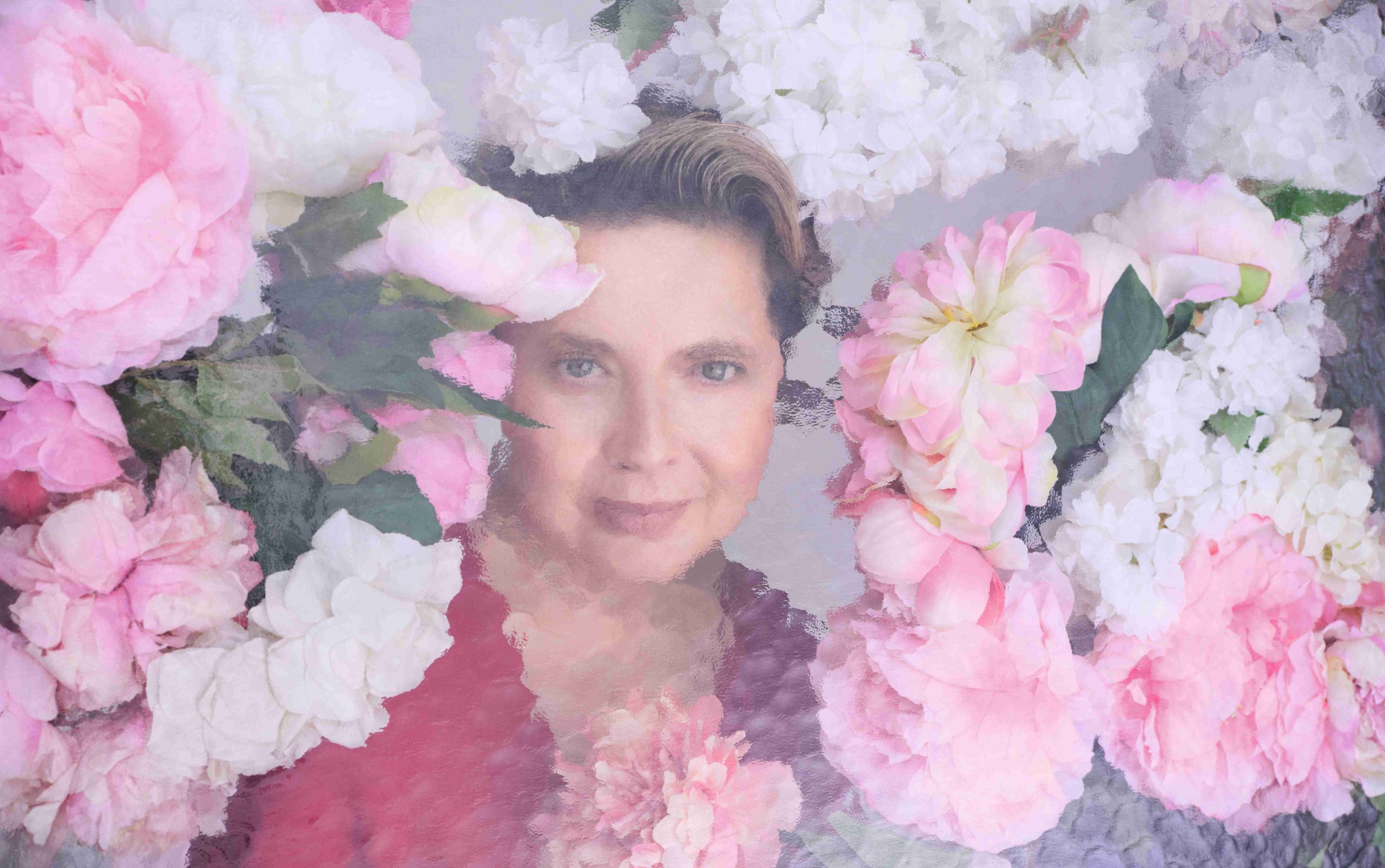 《元素》:2026倍耐力年历由SØLVE SUNDSBØ操刀,于布拉格市政之家发布-Supreme情报网