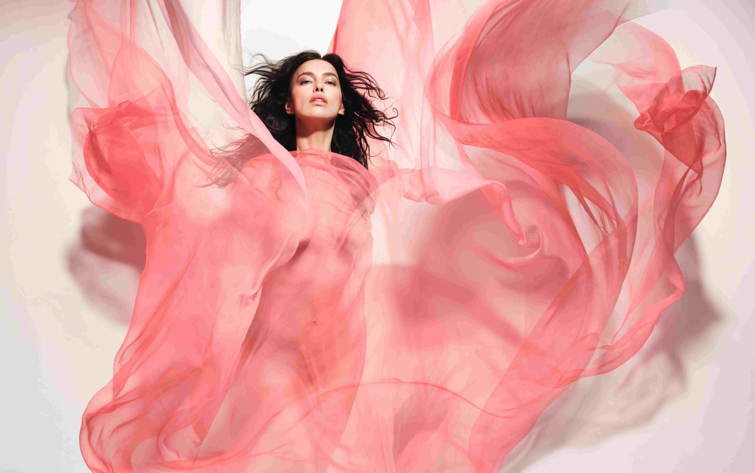 《元素》:2026倍耐力年历由SØLVE SUNDSBØ操刀,于布拉格市政之家发布-Supreme情报网