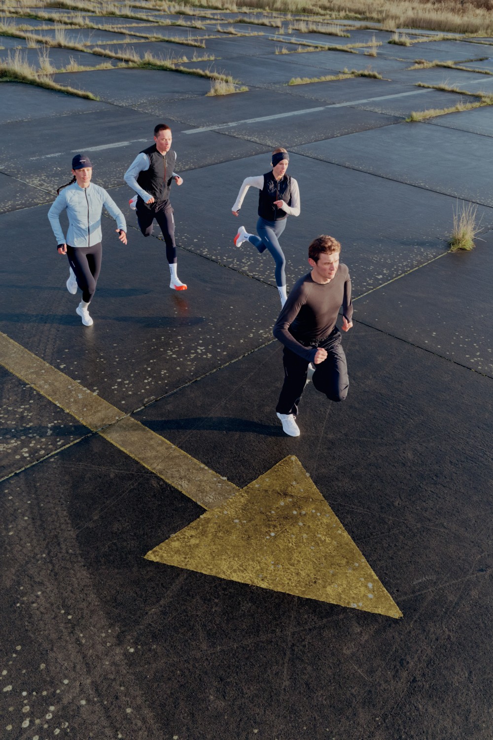 重构冬跑想象:Salomon萨洛蒙首发FALCON FLY高端竞训跑服系列-Supreme情报网