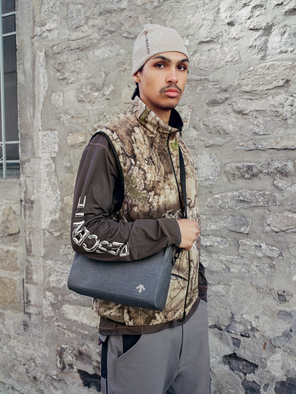 迪桑特与JJJJound再度合作，推出全新联名系列 以专业机能融合极简美学，构筑都市多场景穿搭体系-Supreme情报网