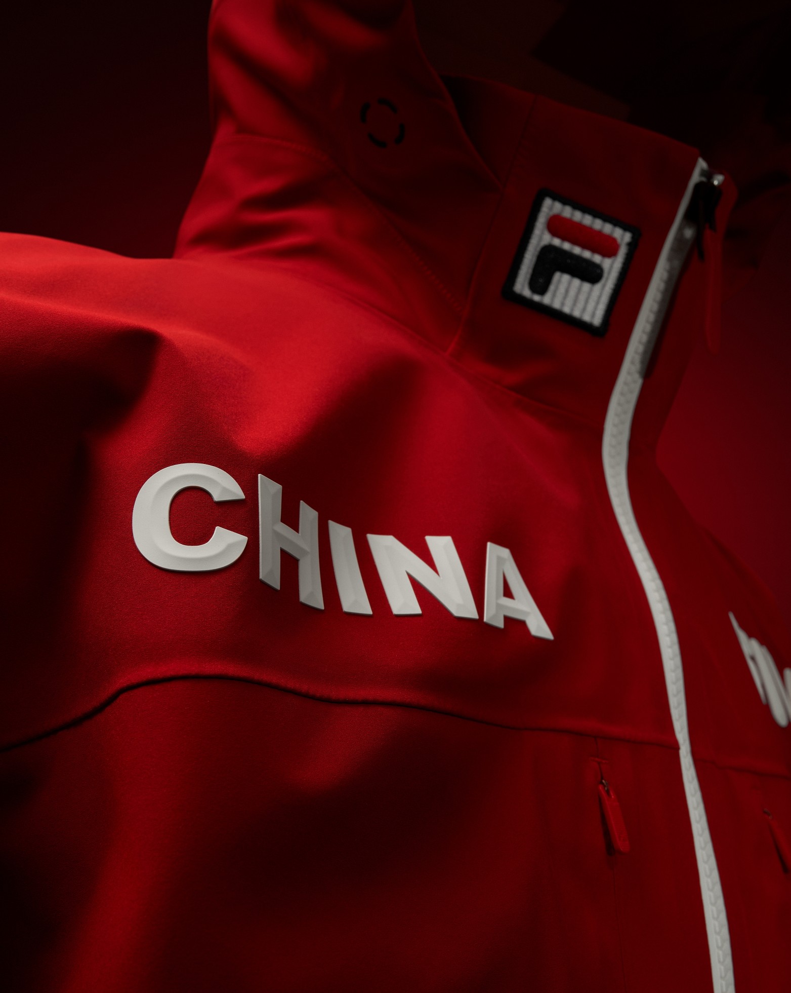 FILA发布4810凌峰雪壳,与中国自由式滑雪空中技巧国家队同赴2026冰雪盛会-Supreme情报网