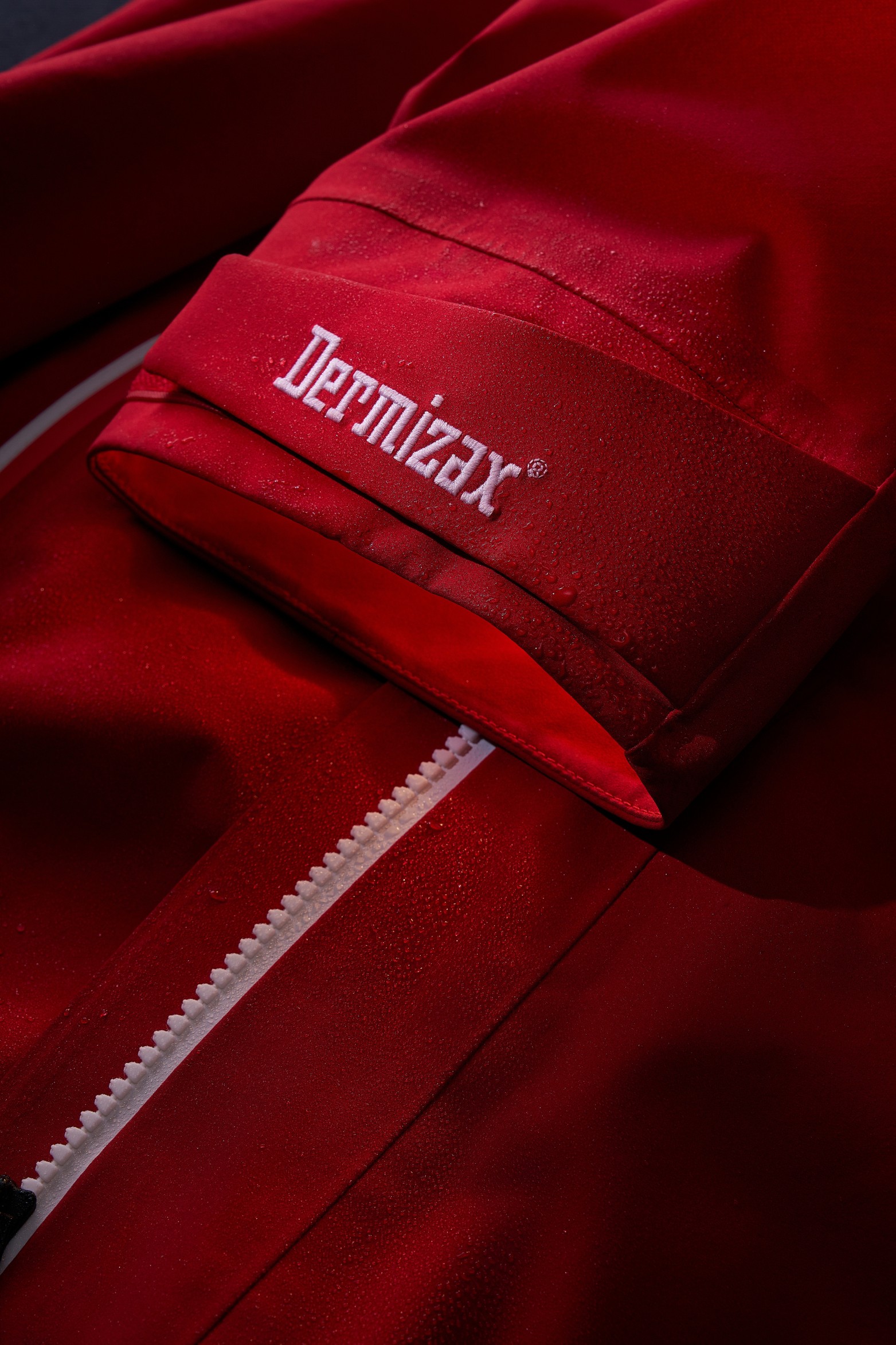 FILA发布4810凌峰雪壳,与中国自由式滑雪空中技巧国家队同赴2026冰雪盛会-Supreme情报网