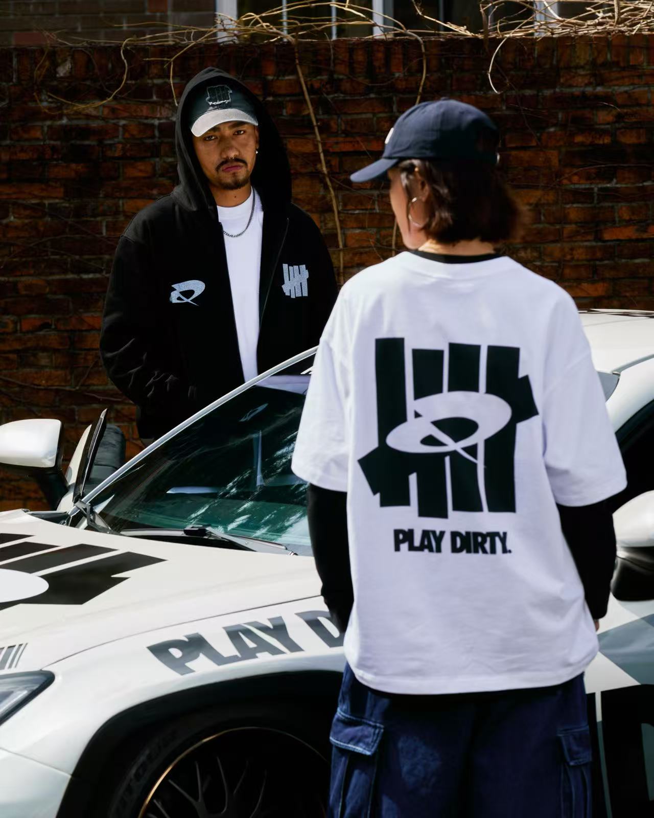 UNDEFEATED 与伦敦先锋赛车品牌 Quadrant 首度合作推出联名胶囊系列-Supreme情报网