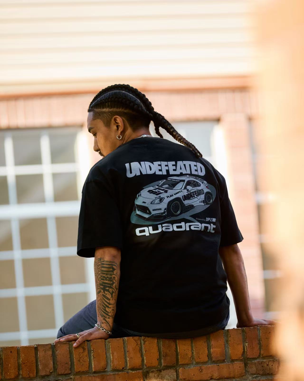 UNDEFEATED 与伦敦先锋赛车品牌 Quadrant 首度合作推出联名胶囊系列-Supreme情报网