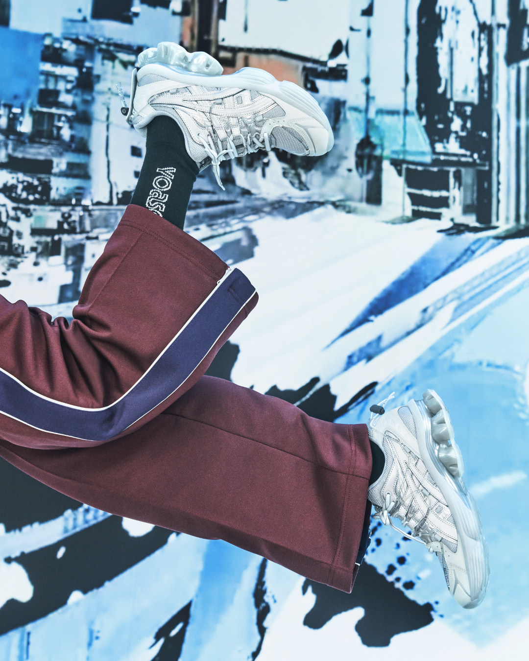 ASICS亚瑟士携手YOASOBI推出全新联名系列-Supreme情报网