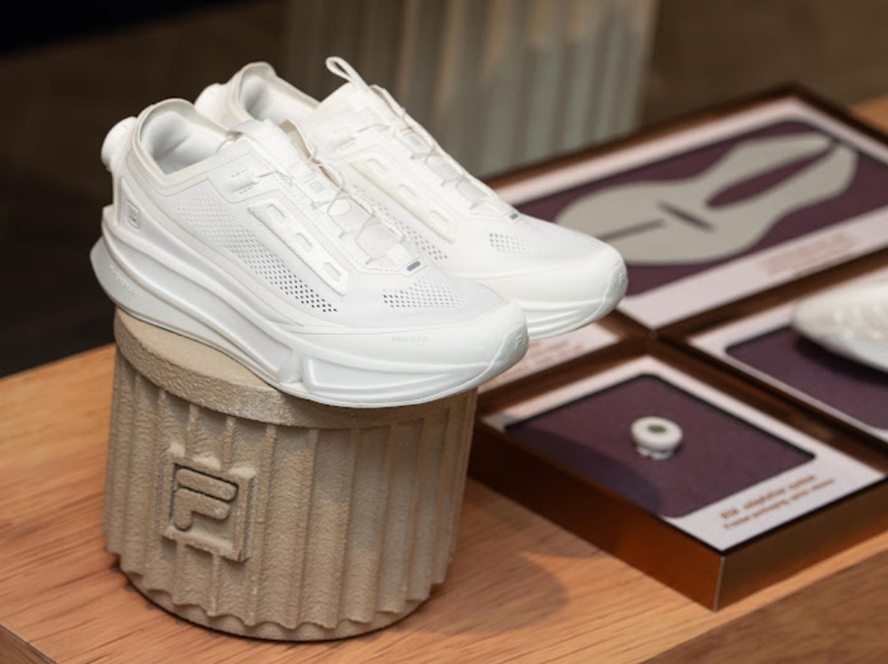 FILA AURA如何用一双鞋,定制商务精英的全场景效率-Supreme情报网