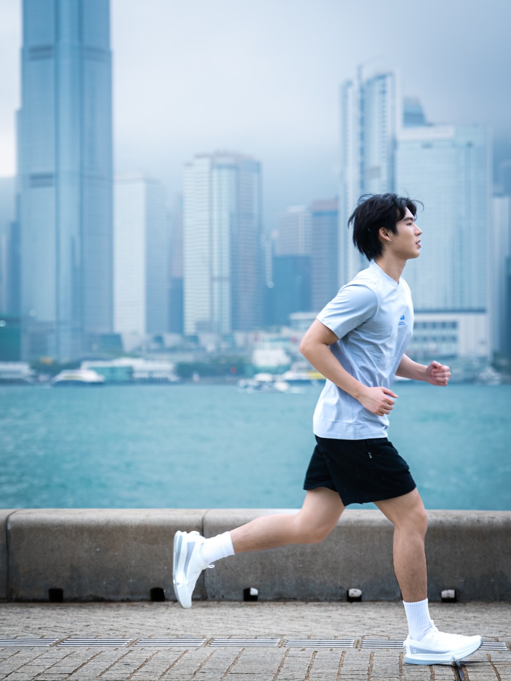 FILA AURA如何用一双鞋,定制商务精英的全场景效率-Supreme情报网