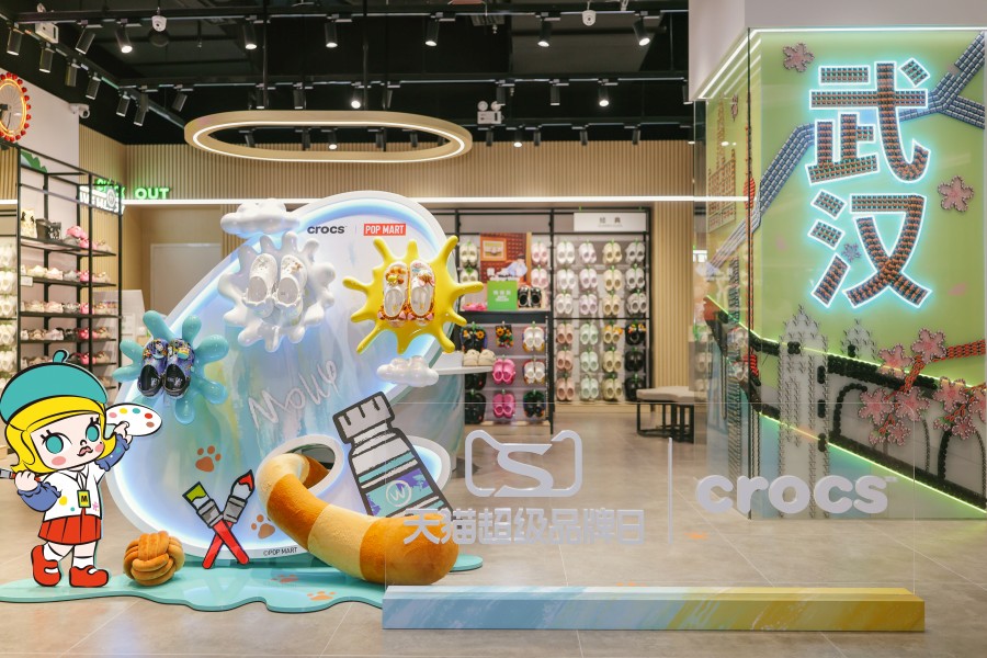 萌力官宣！Crocs｜泡泡玛特 MOLLY联名系列治愈登场，可爱从手办蔓延到脚尖-Supreme情报网