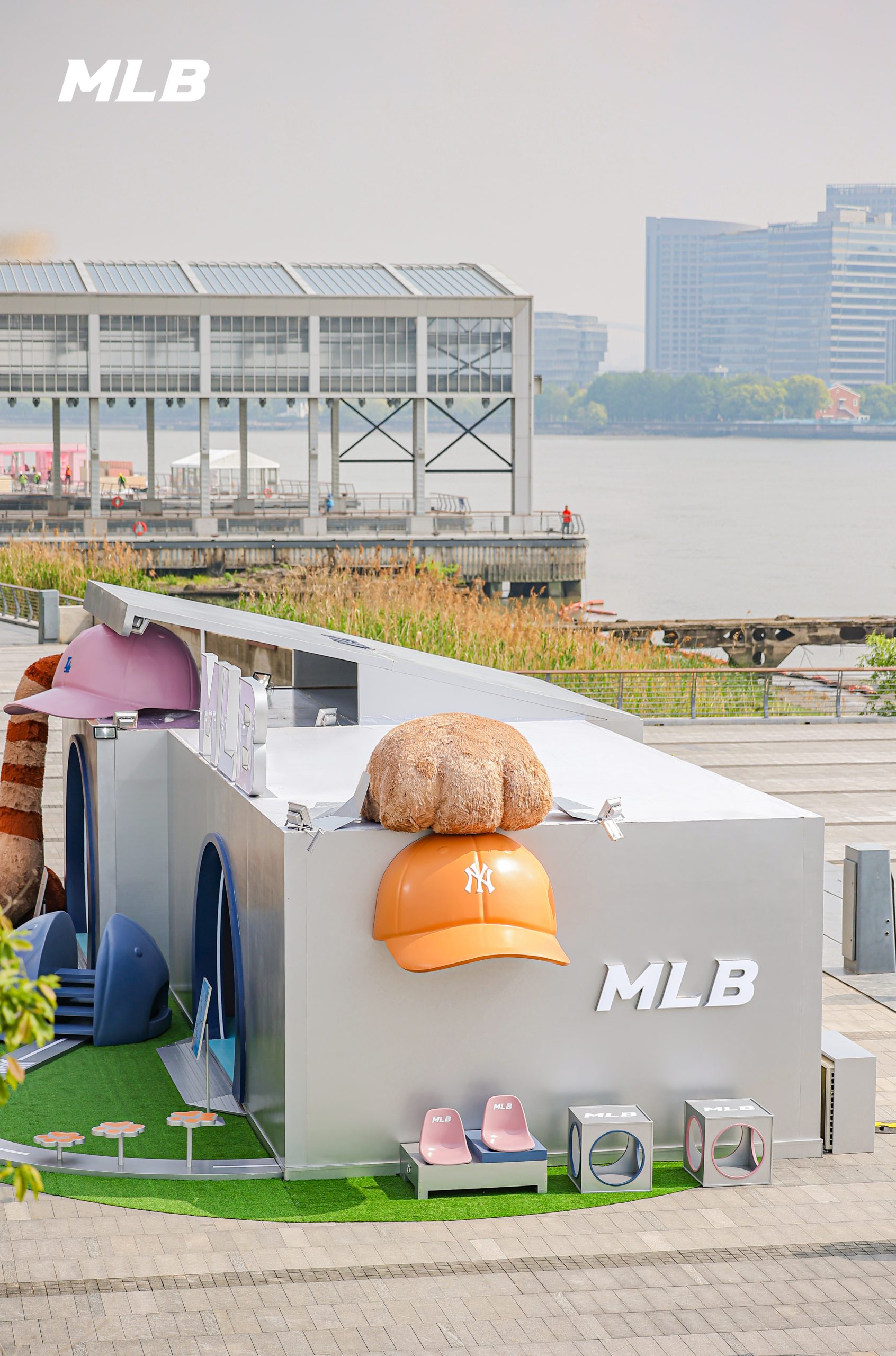 潮玩无界，快乐随行，MLB Happy CAPsule快闪限时启幕-Supreme情报网