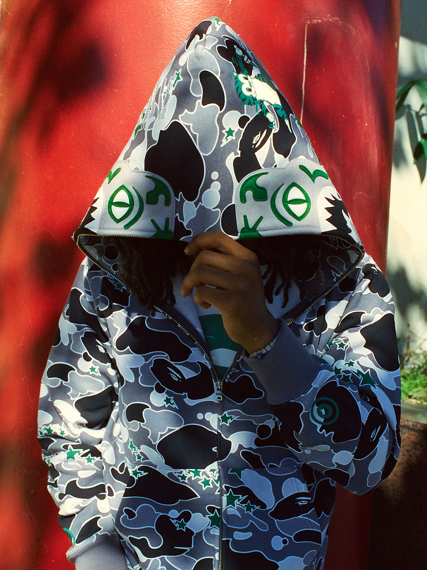 BAPE® × HIDDEN® 以当代视角演绎典藏设计-Supreme情报网