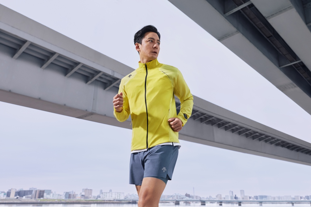 迪桑特推出全新D-FLUID 4.0流体鞋 及「迪桑特破风」跑步夹克-Supreme情报网