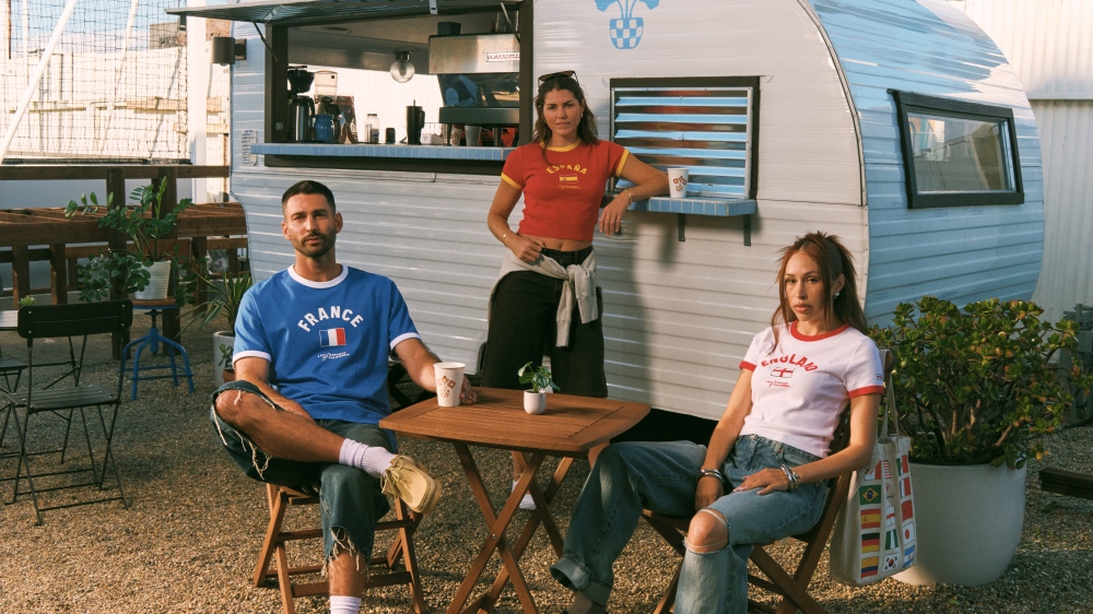 Levi’s® 推出 Country Ringer Tees 系列,将足球文化融入日常风格-Supreme情报网